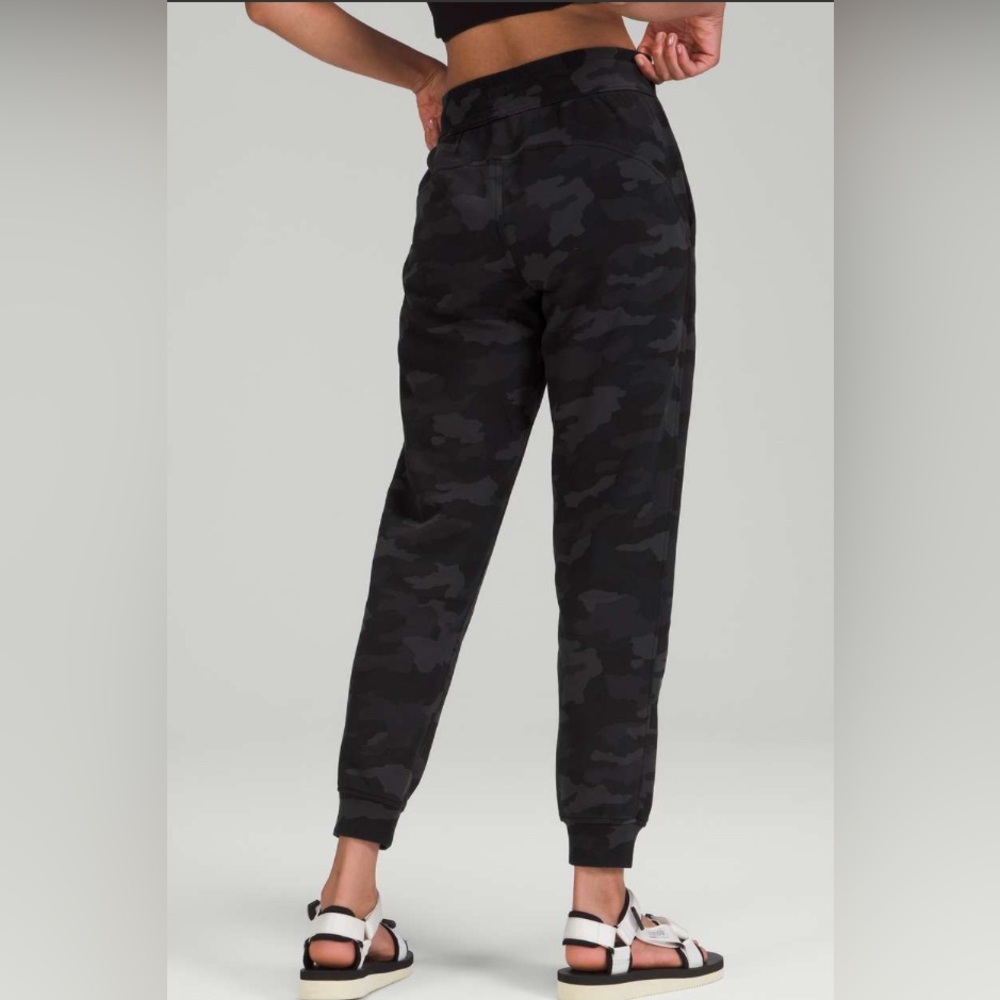 NWOT Lululemon Scuba High-Rise French Terry Jogger Heritage 365 Camo Dee… - Picture 1 of 6